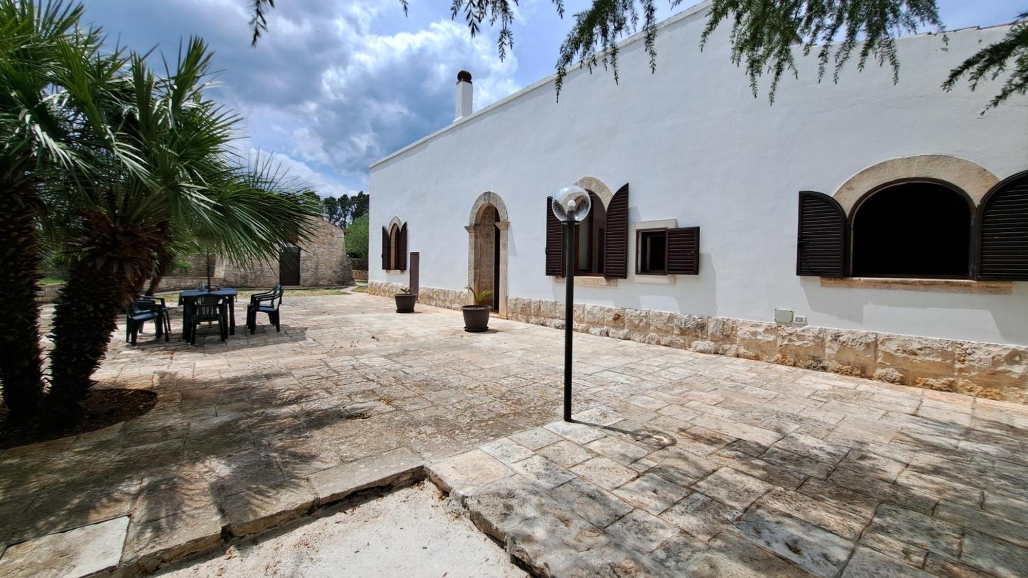 Вилла Casolare Di Puglia Ночи Экстерьер фото